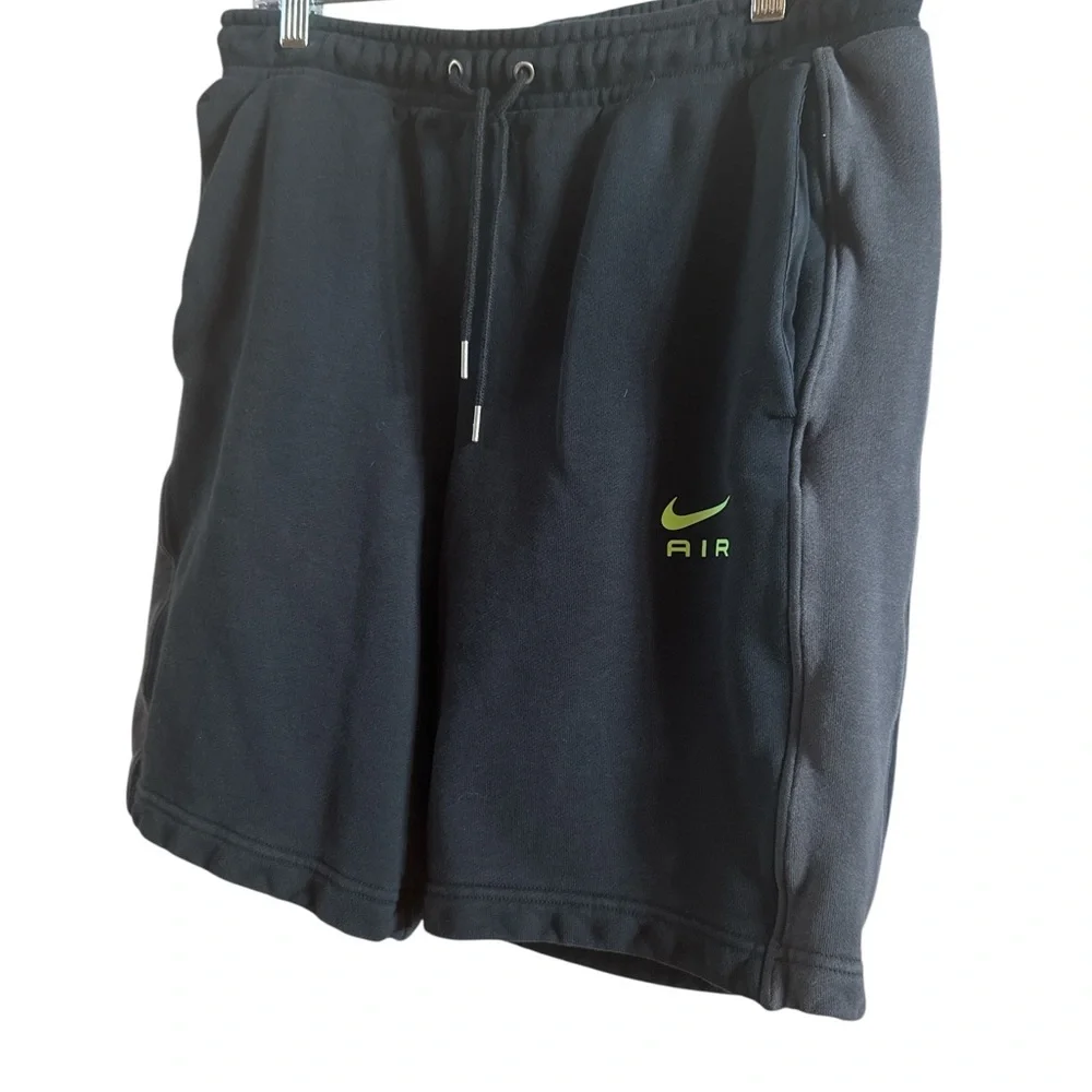 Nike‎ Air Men's Size Large Black Gray Athletic Shorts Green Swoosh Zipped Pocket